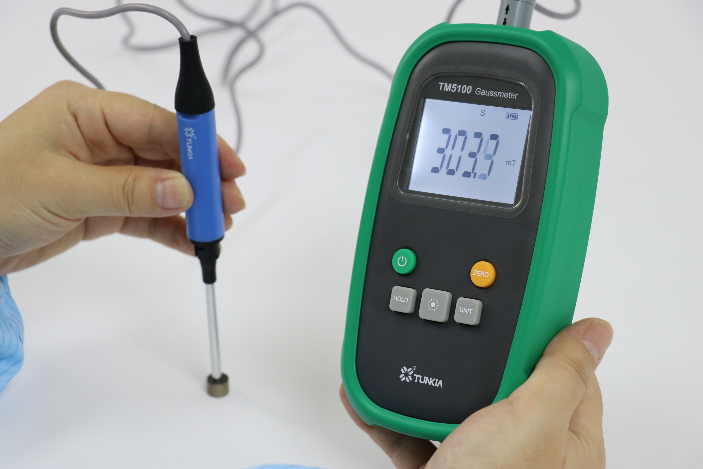 TM5100 Handheld Tesla Meter