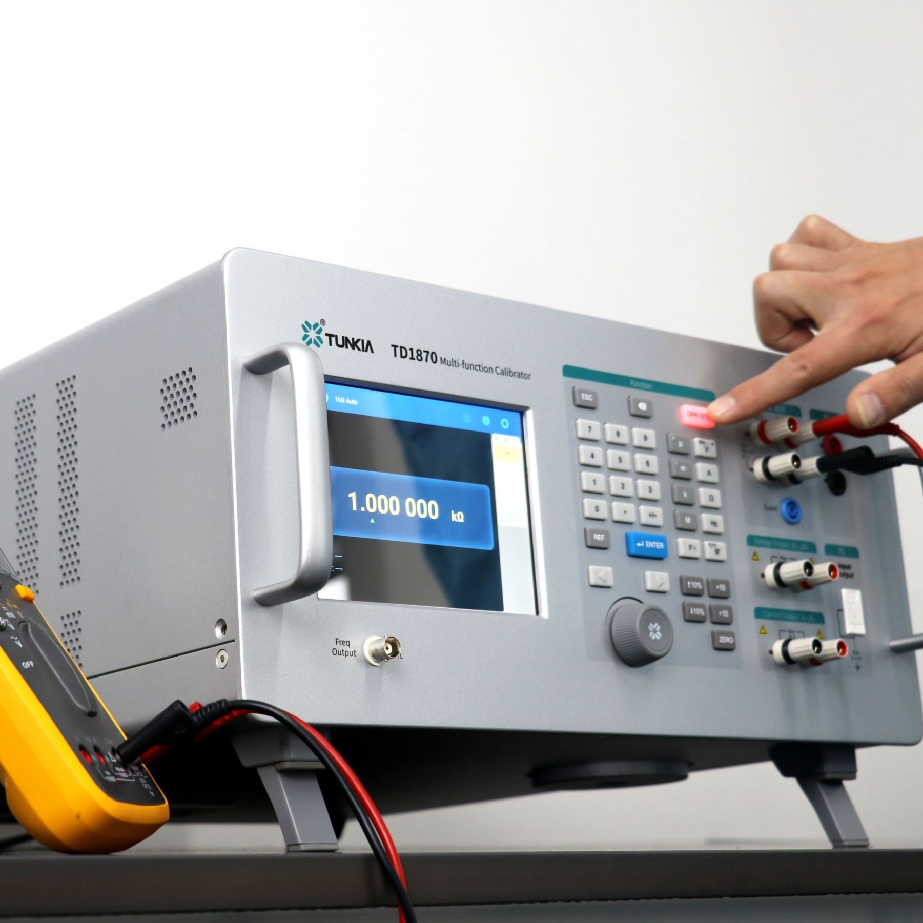 TD1870 multifunction calibrator TD1870 multifunction calibrator