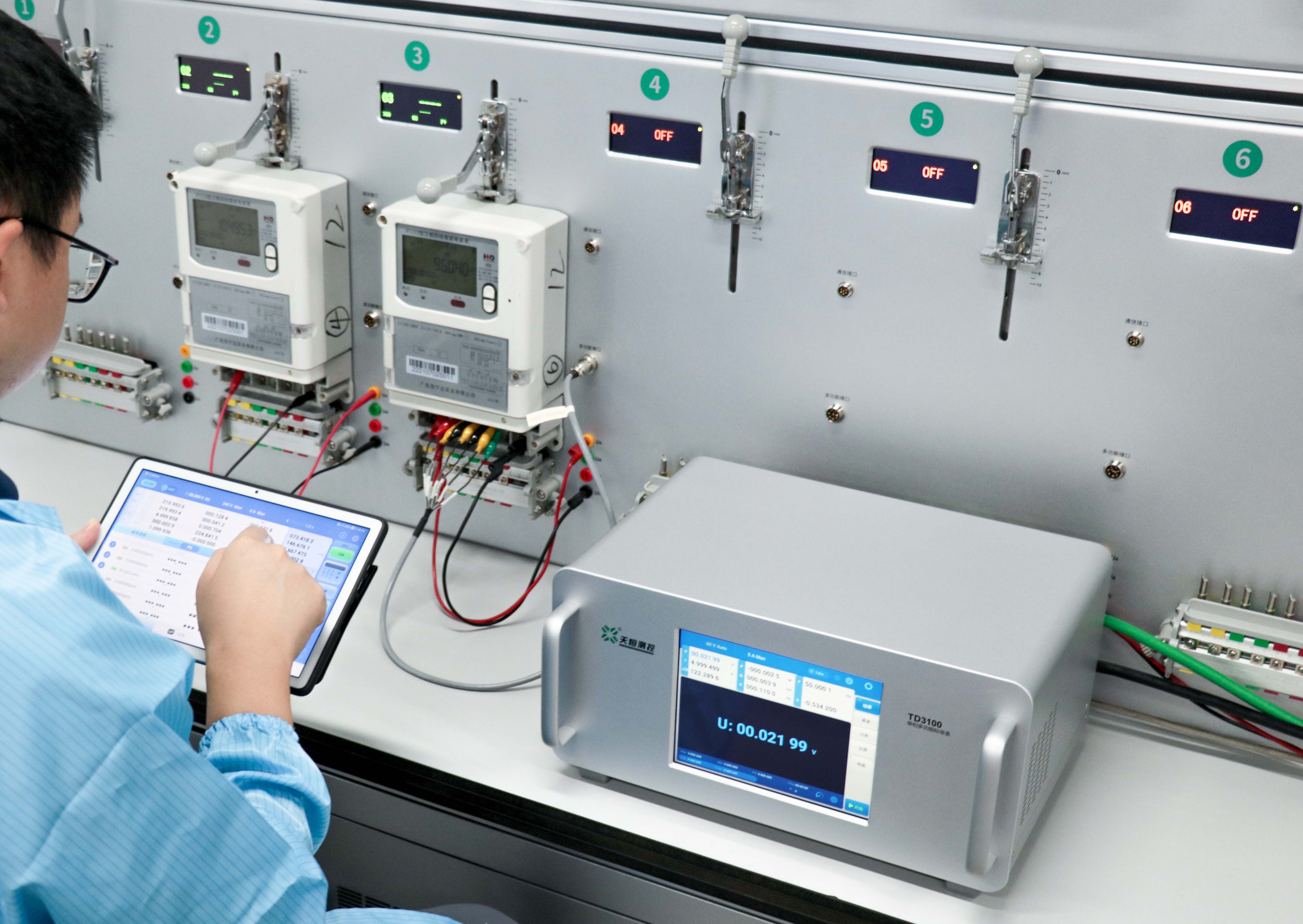 TUNKIA TD3650 Three-phase Energy Meters Verification Device .JPG